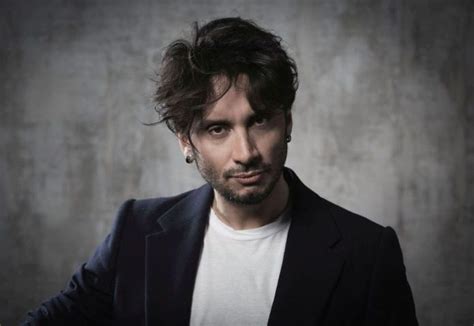 Fabrizio moro 'l'inizio' è il nuovo album: Fabrizio Moro Pace: Il nuovo album di inediti [Tracklist e ...