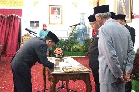 resmi lantik hamka sabri jabat sekda provinsi bengkulu ini pesan gubernur rohidin jurnalis