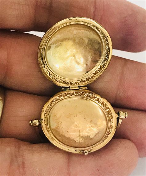 Stunning Vintage 9ct Yellow Gold Double Photograph Spinning Locket