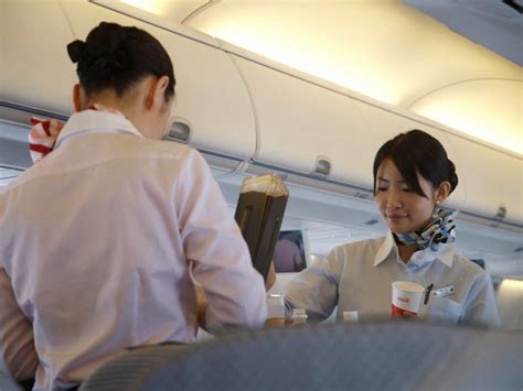jal cabin attendants from ground to the air ~ world stewardess crews