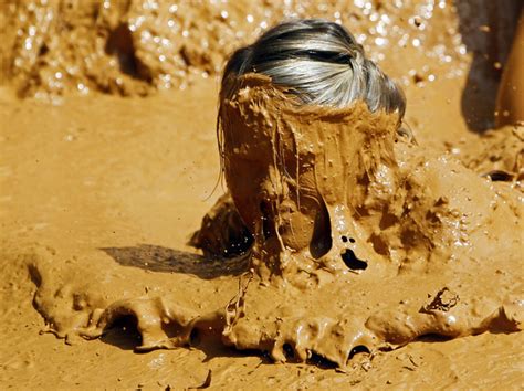 Marine Mud Runs A Messy Challenge