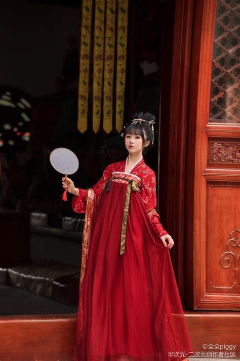 Chinese Traditional Clothing Hanfu 汉服 唐代齐胸襦裙 Qixiong Ruqun In Tang