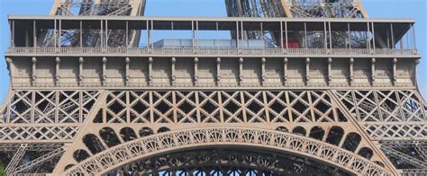 Los 72 sabios inscritos en la Torre Eiffel | Física para tod@s