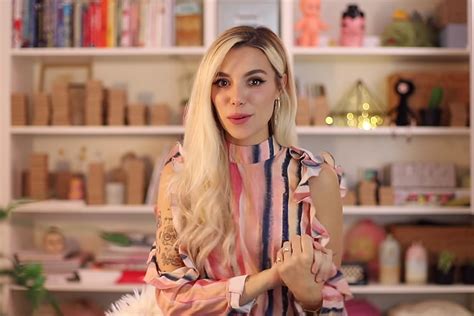 Vlogger Marzia Quits Youtube In Emotional Announcement Video