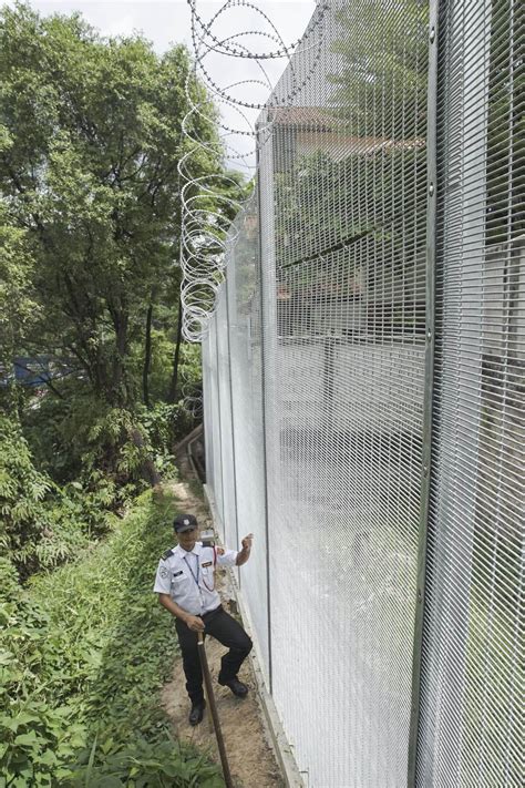Maybe you would like to learn more about one of these? Anti Climb Fencing Mesh Panel - security fencing wire mesh