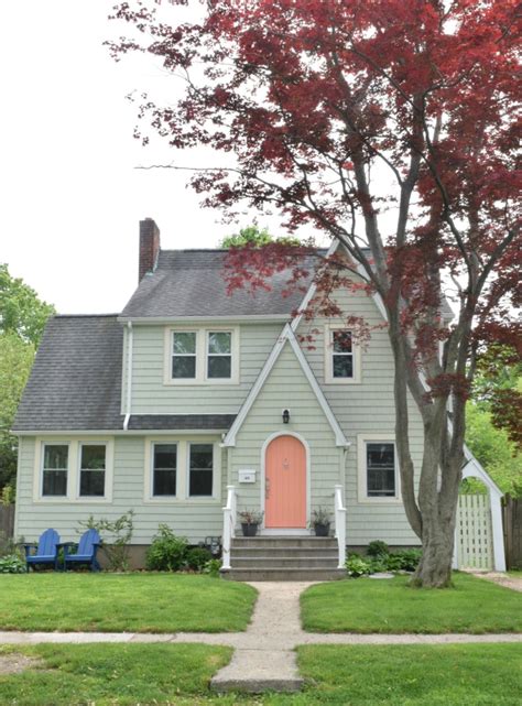 Make it count with our guide to picking the perfect exterior color. New England Homes- Exterior Paint Color Ideas - Nesting With Grace