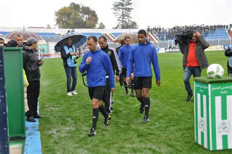 وقع قبل لحظات لاعب الدفاع الحسني الجديدي، أيوب بنشاوي عقدا احترافيا لمدة ثلاث سنوات في كشوفات فريق الوداد الرياضي. تأجيل مباراة الدفاع الجديدي و الوداد البيضاوي لسوء أرضية ...
