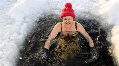 Eisbaden In Nordschweden Kurse Zum Winterschwimmen Reise