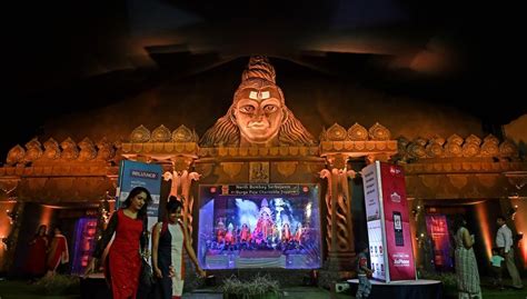 In Mumbai Your Guide To Pandal Hopping This Durga Puja Mumbai News