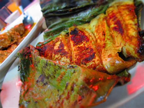 Time for a sweet, hearty breakfast?these are the quintessential places to have roti bakar, penang famous breakfast of toasted bread, coconut jam. I'M Wei Hean: Awesome Nurul Ikan Bakar