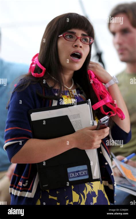 America Ferrera On The Set Of Ugly Betty Filming In Manhattan New York City Usa 210708