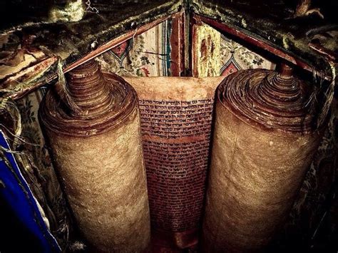 Oldest Tora Roll In Use Torah Scroll Torah Jewish History
