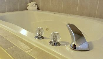 Comfortable places with all the essentials. Indiana Hot Tub Suites - Hotels With Private In-Room ...