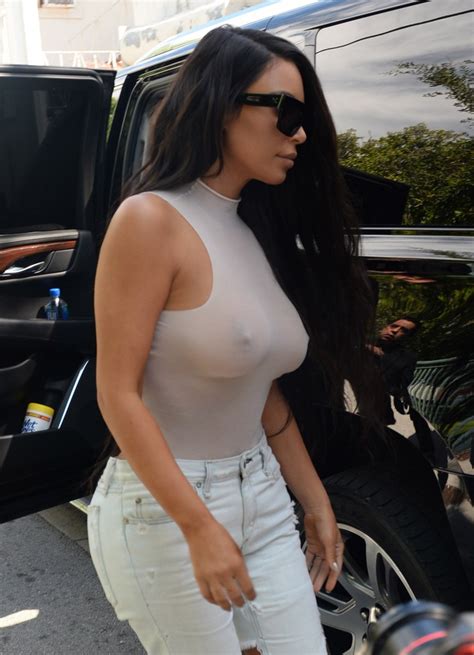 Los Exóticos Looks De Kim Kardashian Fanática De Las Transparencias