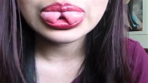 Watch Woman Perform The Best Party Trick Ever With Her Amazing Split Tongue Youtube