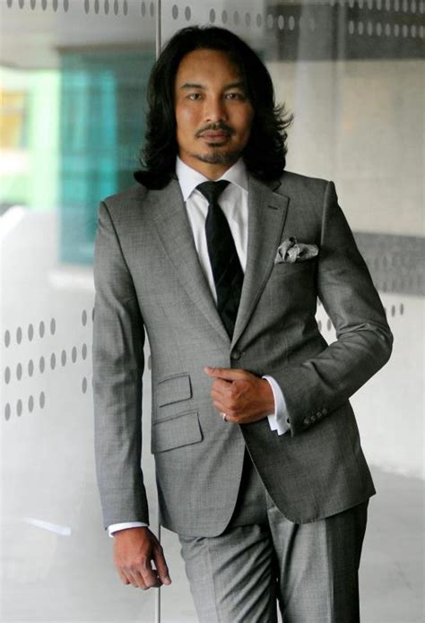 Di sini memikirkan mu cintaku tak berhenti hanya untukmu kasih walau seringkali hati tersakiti. Termasuk Guna Helikopter, Album Anuar Zain Cecah Ratusan ...