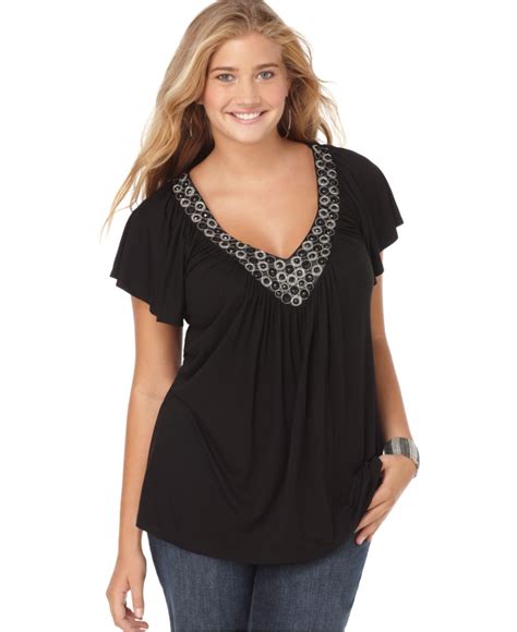 Best Form Flattering Necklines In Tops For Plus Size Women Lurap Clothing