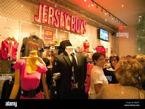 People Shopping In The Jersey Boys Theatre Shop Palazzo Hotel Las