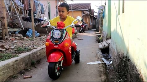 Pada bagian belakang terdapat bantalan untuk menyandarkan kepala. Anak Kecil pake Motor Umur 3-10 Tahun Berani Ngebut ...