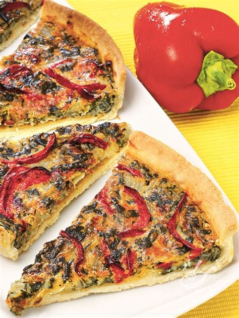 Potete scegliere se utilizzare un rotolo di pasta sfoglia o come nel mio caso un rotolo di pasta brisè che racchiude al suo interno buonissime verdure come le patate, le zucchine, il radicchio e i pomodori. Torta salata alle verdure miste | Ricetta | Ricette ...