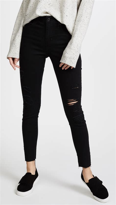 These classic and versatile jeans are perfect at any time of the year with their flattering high waist and skinny leg design. Levi's Denim 721 High Rise Skinny Jeans in Black - Lyst