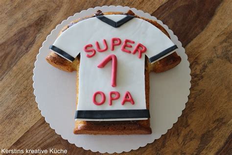 Das trikot deiner nationalmannschaft bekommst du bei uns im handumdrehen nach hause geliefert. Kerstins kreative Küche: Trikot-Kuchen