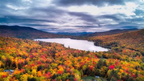 New Hampshire Fall Foliage Nh White Mountains Lake In Fall Colors