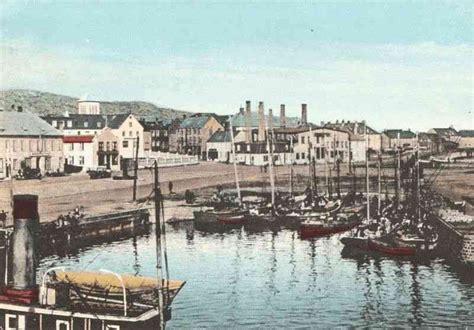 Dans ce petit bout de france, vous serez gentiment accueilli et aussitôt dépaysé par la langue, la gastronomie, les vins, les fêtes, les musiques… loin des ambiances traditionnelles du canada pourtant si proche. Saint-Pierre-et-Miquelon, France - History, Photos, Old ...