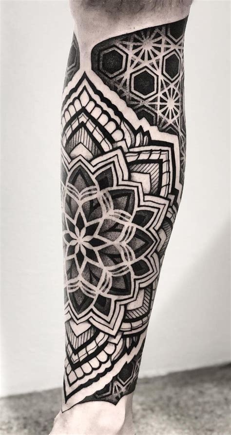 Awesome Leg Mandala Tattoo © Tattoo Artist Raimundo Ramírez