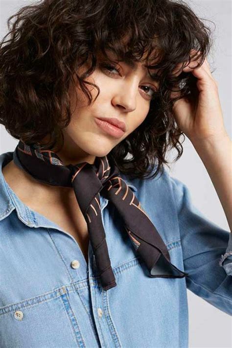Afortunadamente, existen varios tonos para lograr este objetivo como el rubio y el rojo. 1001+ Ideas de pelo corto rizado - cortes y cuidado