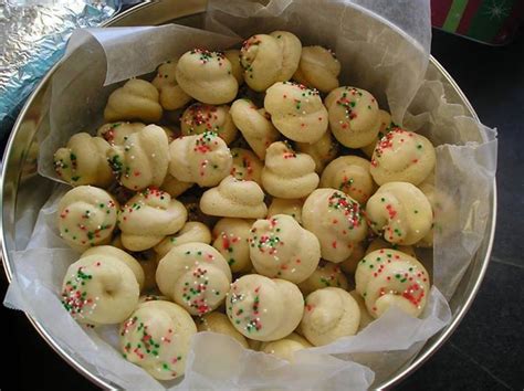 They are thin, crunchy, flaky, and quite buttery, with a strong aroma of lemon and vanilla. Italian Christmas Cookies - PinDelight
