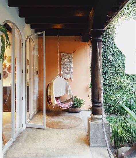 Translation of swing time in indonesian. Definitely a spot to take some time to relax and 'Hang ...