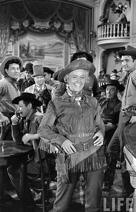 Find gifs with the latest and newest hashtags! Happy Birthday, Doris Day! (With images) | Doris day ...