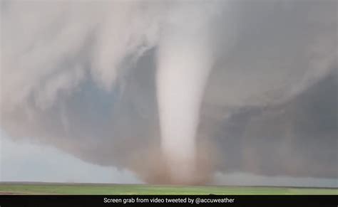 Watch Twin Tornadoes Touch Down In Uss Colorado Bring Golf Ball
