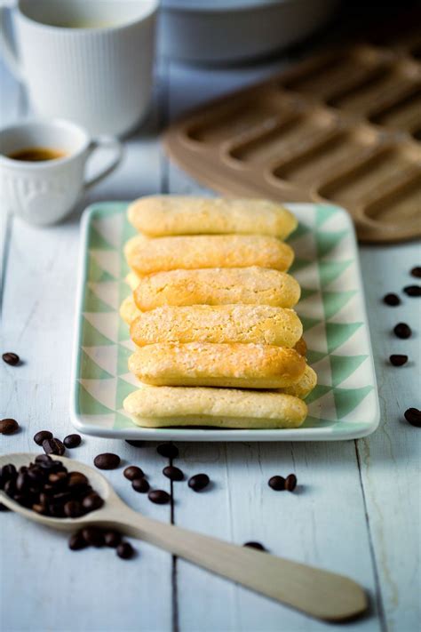I savoiardi soffici di giovanni moro sono insuperabili se gustati al naturale ma diventano protagonisti soprattutto nelle ricette dei dolci tipici della tradizione italiana come il tiramisù, la zuppa inglese e budini dalle varianti più disparate. Savoiardi vegan | Ricetta | Idee alimentari, Ricette ...