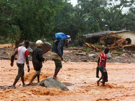 300 Dead 600 Missing In Deadly Sierra Leone Mudslides Los Angeles Times