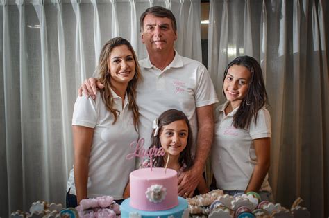 Maybe you would like to learn more about one of these? Bolsonaro fala, emocionado, sobre a esposa e a filha Laura ...
