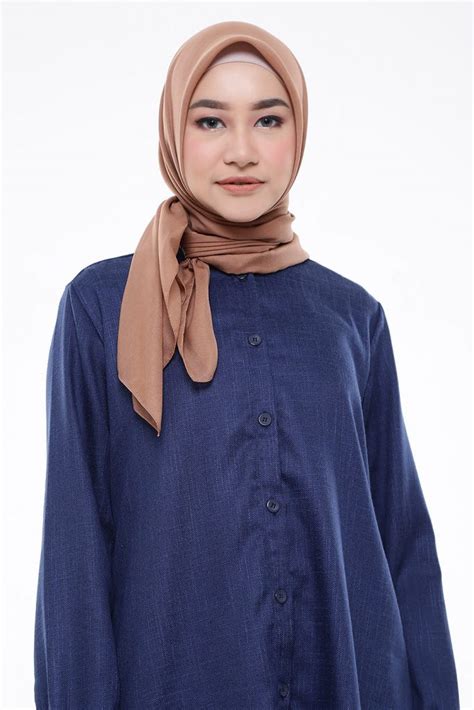 Kumpulan Warna Jilbab Untuk Baju Biru Dongker Yang Cocok