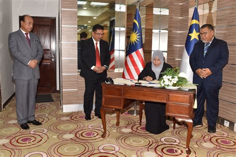 Semua permohonan hendaklah dibuat dengan menggunakan borang perjawatan yang boleh didapati di kaunter khidmat pelanggan, majlis bandaraya melaka bersejarah dengan harga rm1. Majlis mengangkat sumpah Yang Dipertua Majlis Perbandaran ...
