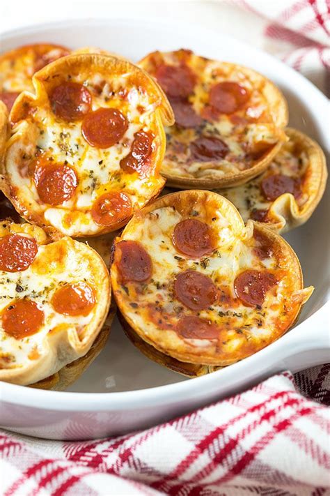 These 5 Ingredient Mini Cupcake Pizzas Are An Easy Appetizer Or Dinner