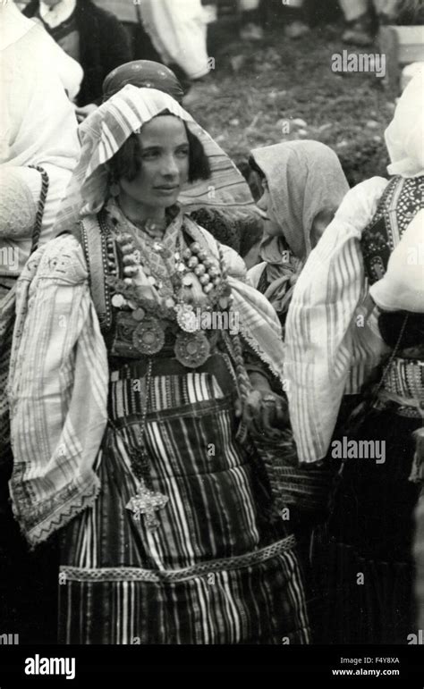 Traditionelle albanische kostüme Fotos und Bildmaterial in hoher