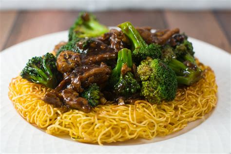 Pan Fried Noodles With Soy Curls And Broccoli 🥦 James Strange