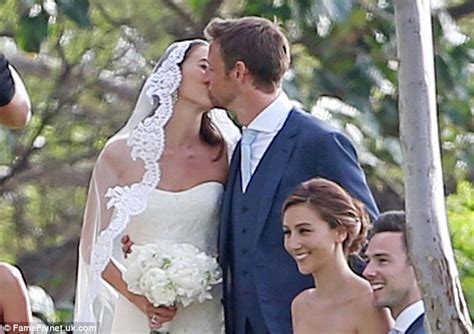 jenson button ties the knot with lingerie model jessica michibata in hawaii daily mail online