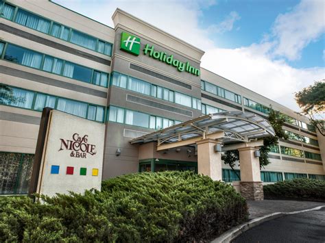 Pet-Friendly Princeton University Hotel with Indoor Pools in NJ