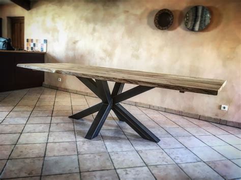 Plateau chêne d'une pièce ou chêne lamellé 2,8 cm, teinté et vernis satin. table bois métal pied central acier création design ...