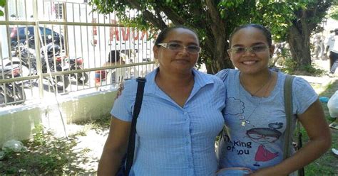 G Mãe e filha fazem revisão antes da prova do Enem em Aracaju notícias em Sergipe