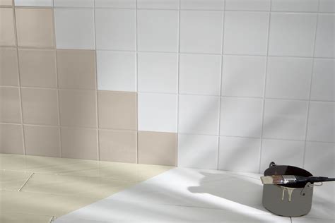 If you want to transform your home without breaking the bank, have you considered revamping your bathroom by simply painting your ceramic tiles? How to paint tiles | Ideas & Advice | DIY at B&Q