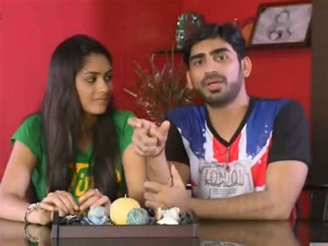 Apart from this mrunal also hosted a play 'do fool chair mali' which was. Kumkum Bhagya | Nach Baliye 7 | Bulbul Aka Mrunal Thakur ...
