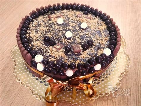 Čokoladno lešnikova torta - OblizniPrste.si