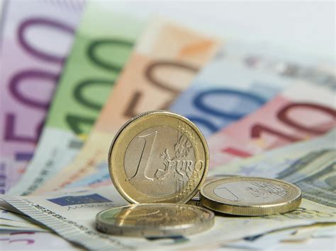 Bargeldzahlung Blümel Gegen 10000 Euro Limit Österreich Viennaat